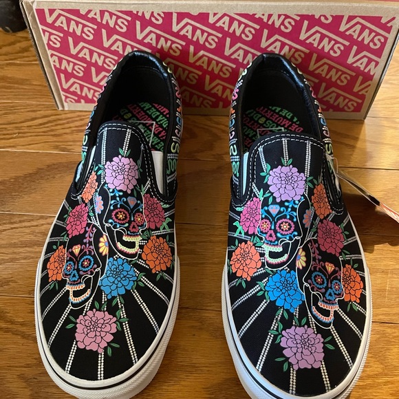 Vans Classic Slip On Dia De Los Muertos "Glow in the Dark" Shoes Men's Size 9.5 - Picture 2 of 6